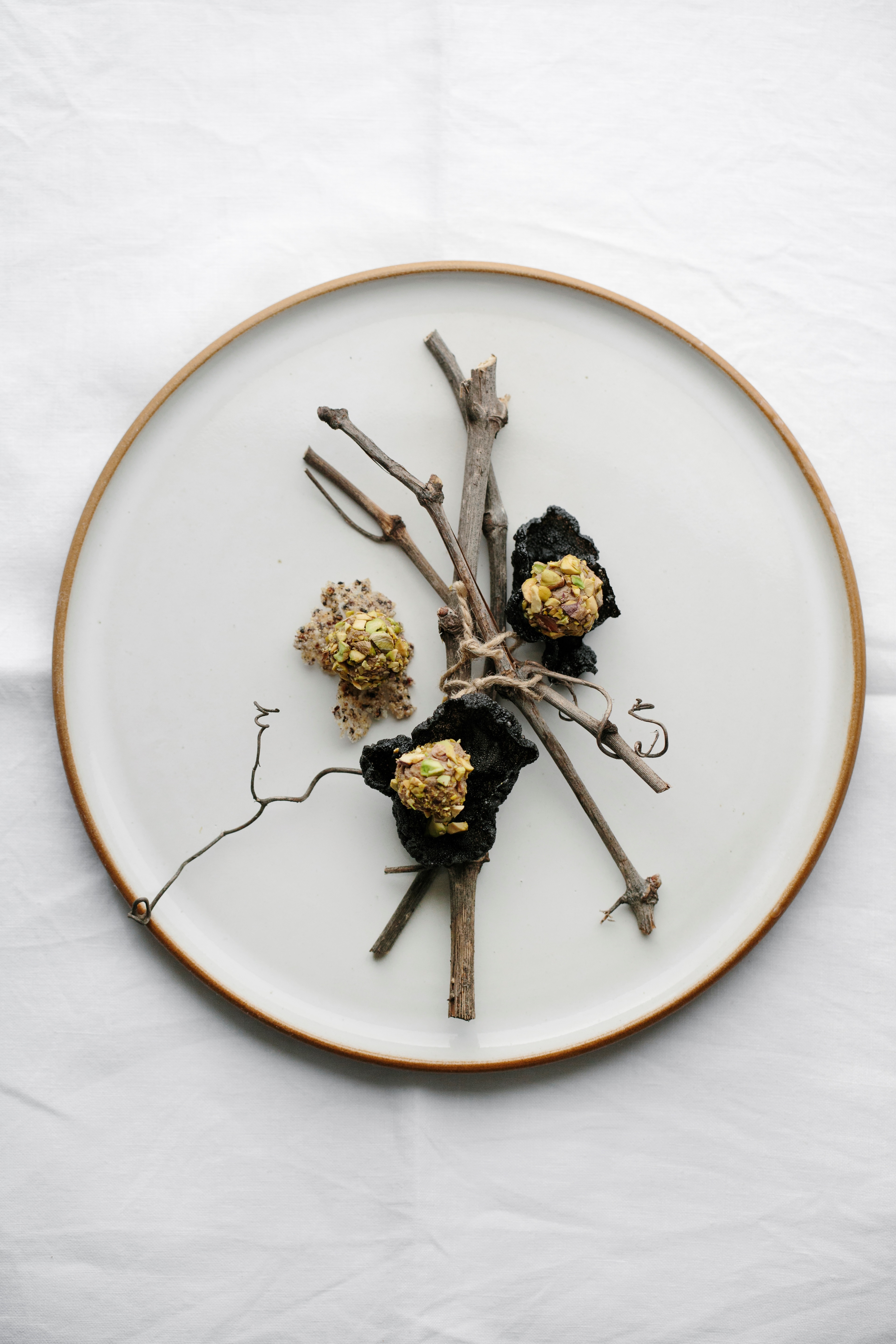 pate-y-pistachos-sobre-concha-de-quinoa